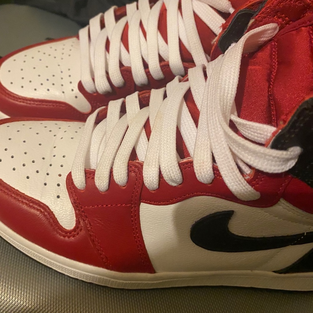WMNS AIR JORDAN 1 RETRO HIGH OG 'SATIN RED'
